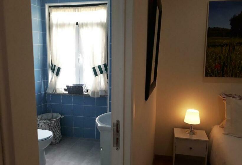 غرفة عائلية, Family House