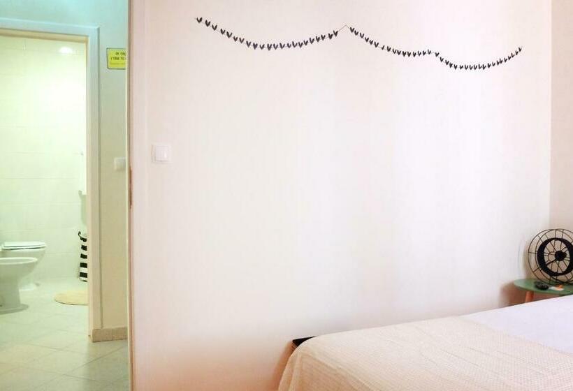 اتاق استاندارد, Family House