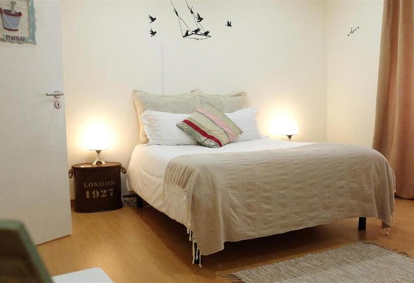 غرفة قياسية ثلاثية, Family House