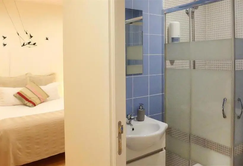 اتاق استاندارد سه نفره, Family House