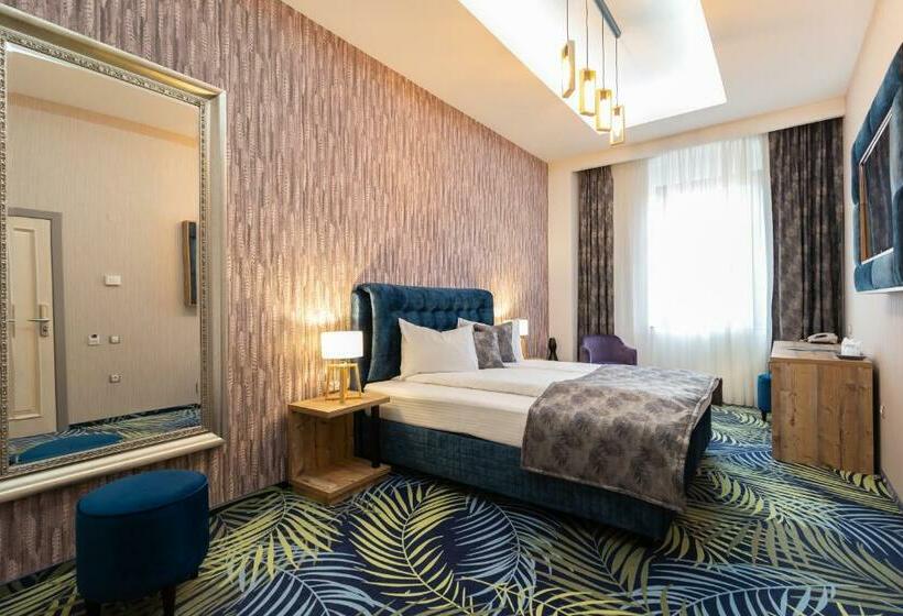 غرفة قياسية, Art