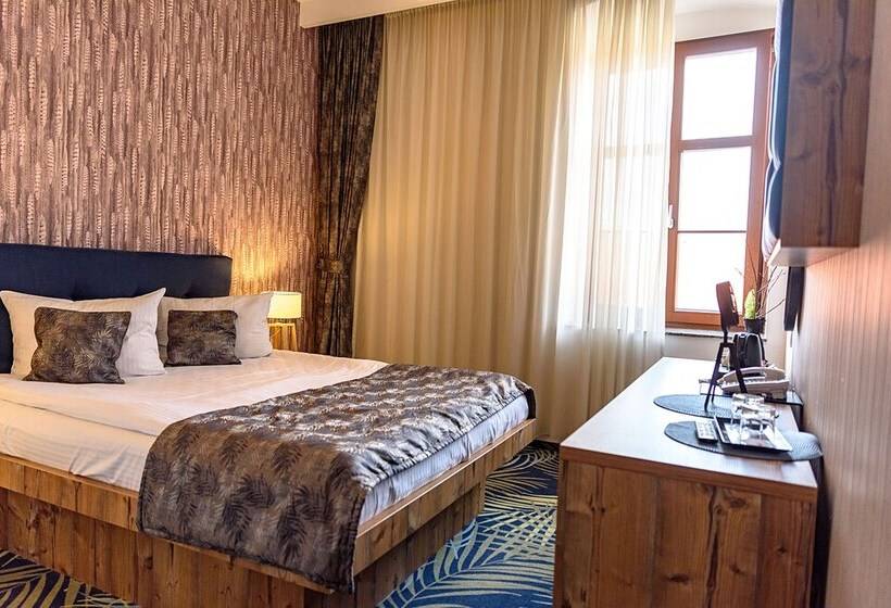 غرفة قياسية, Art