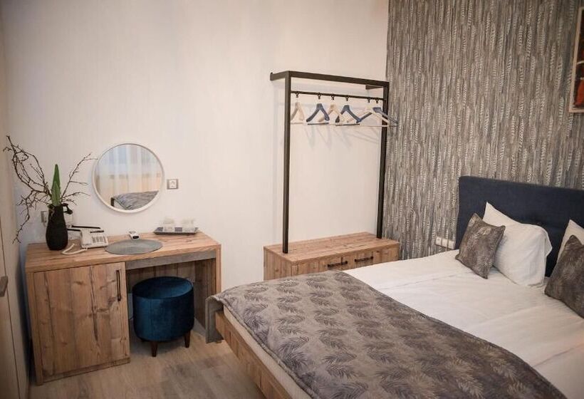 غرفة إقتصادية, Art