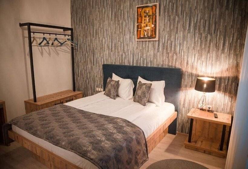 غرفة إقتصادية, Art