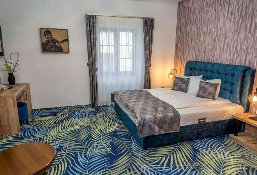 غرفة سوبيريور, Art