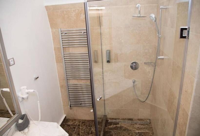 غرفة سوبيريور, Art