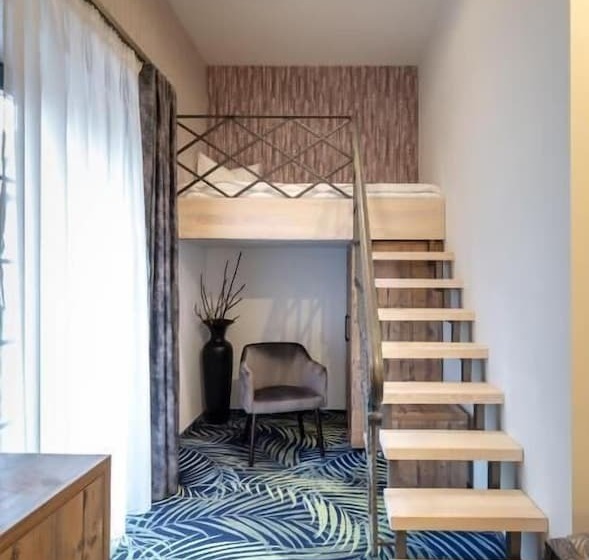 غرفة عائلية, Art