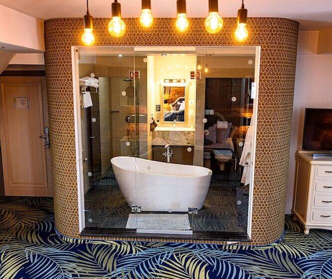 غرفة قياسية, Art