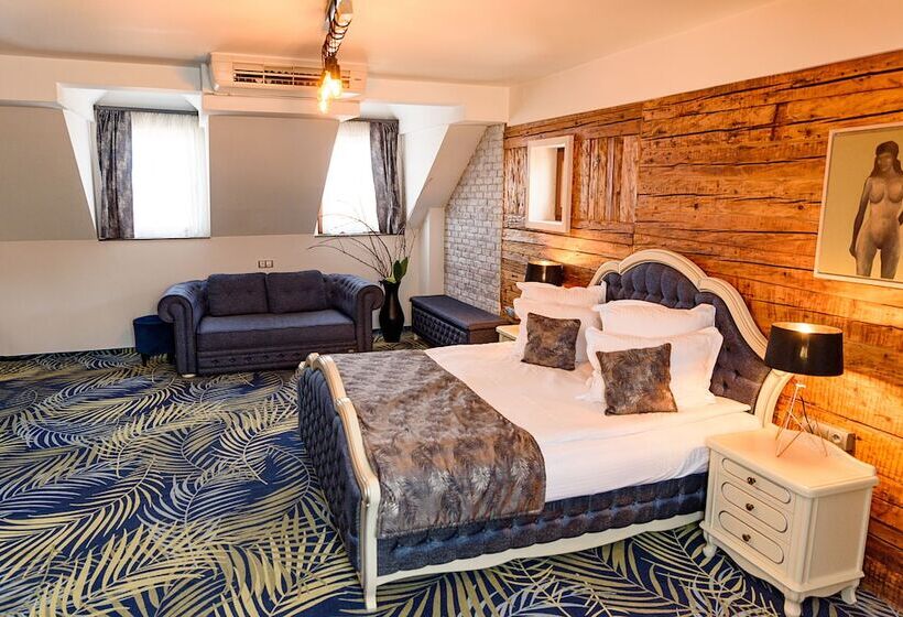 غرفة قياسية, Art