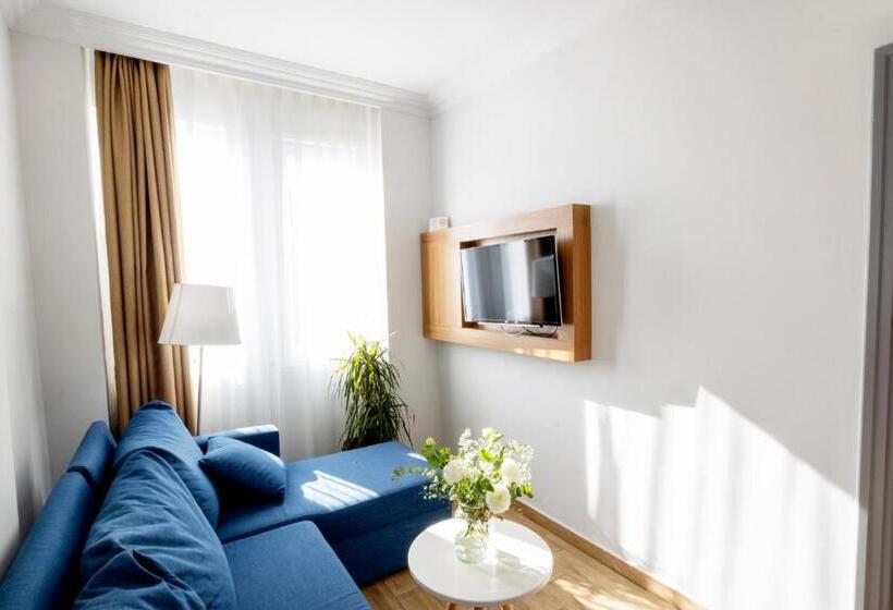 آپارتمان 1 خوابه با بالکن, Comfort Suites