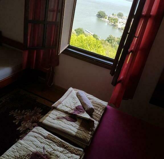 اتاق استاندارد سه تخته با چشم‌انداز, B&b Jonovic