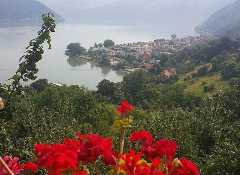 اتاق استاندارد سه تخته با چشم‌انداز, B&b Jonovic