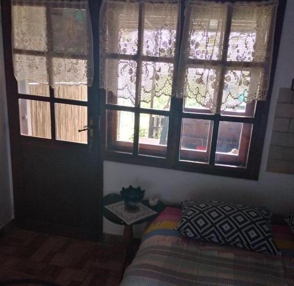 استودیو استاندارد با چشم‌انداز باغ, B&b Jonovic