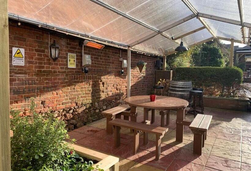 חדר משפחתי, The Vintage Inn