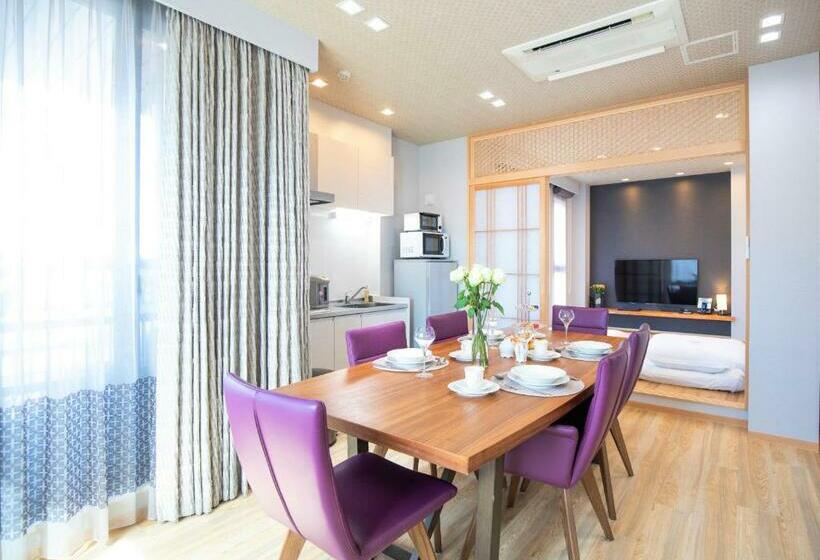 Suite Familiar, Sola