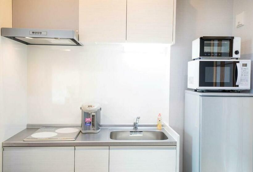 Suite Familiar, Sola