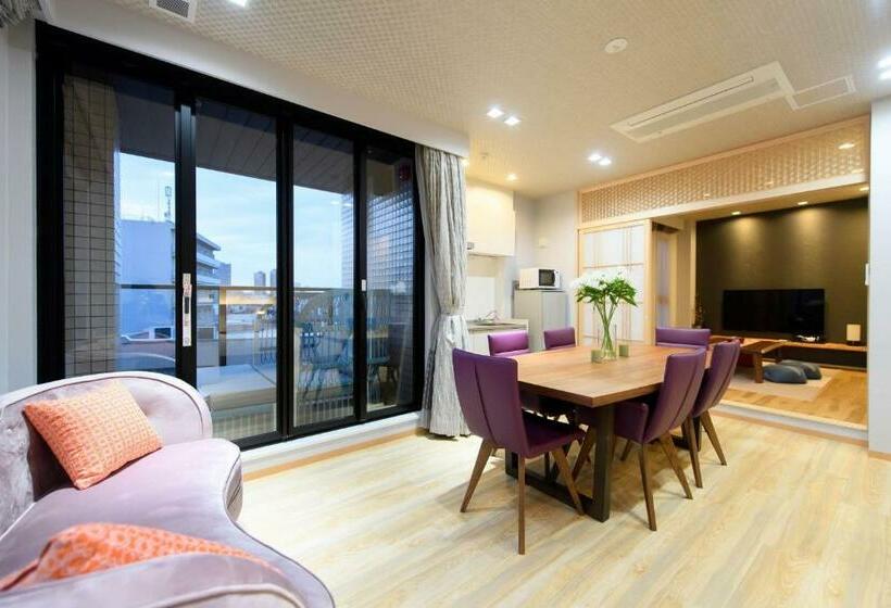 Suite Familiar, Sola