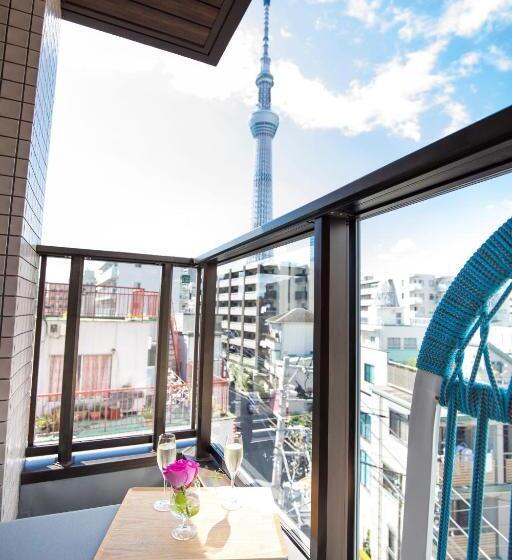 Suite Familiar, Sola