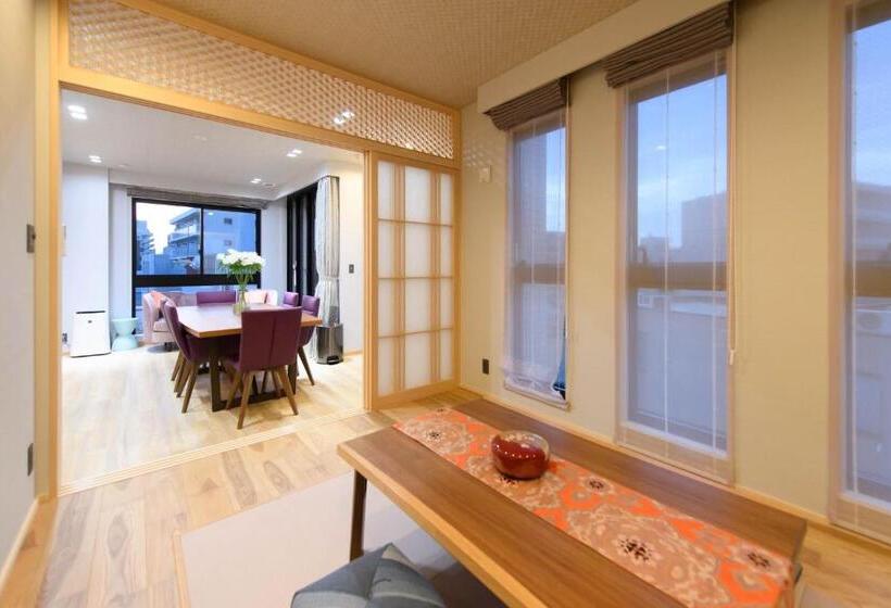 Suite Familiar, Sola