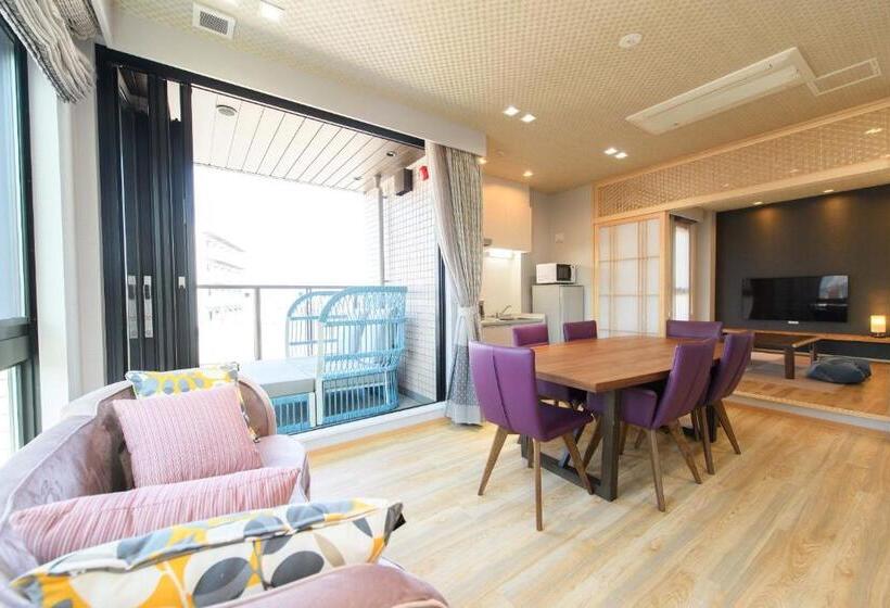 Suite Familiar, Sola