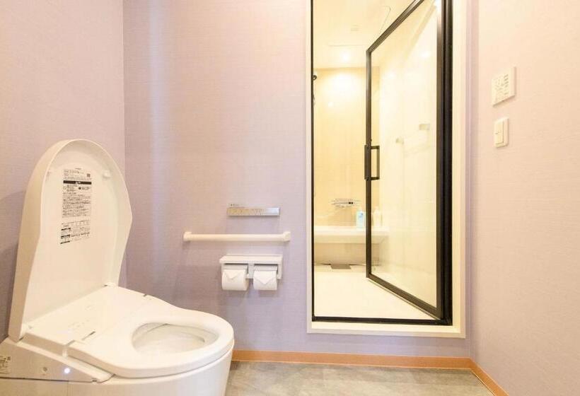 Suite Familiar, Sola