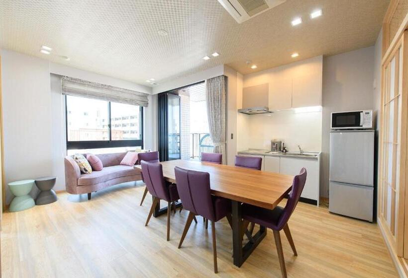 Suite Familiar, Sola