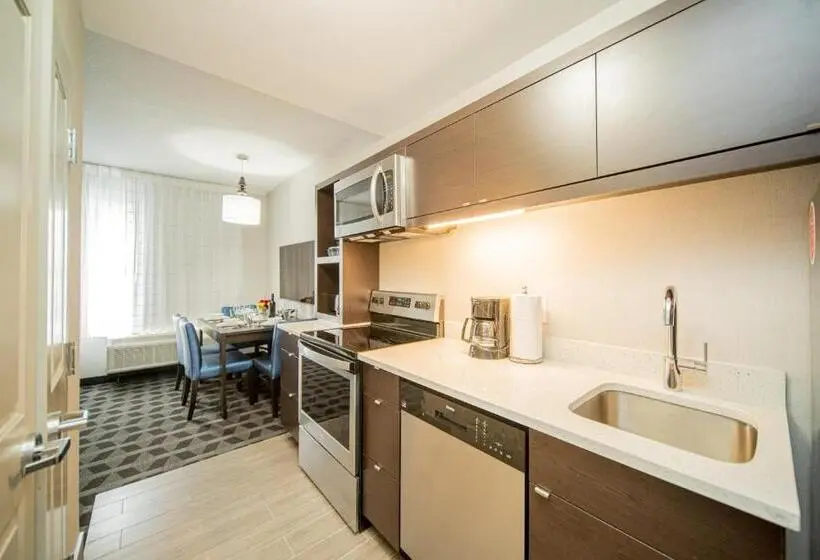 Suite Queen Bed, Towneplace Suites By Marriott Brantford And Conference Centre
