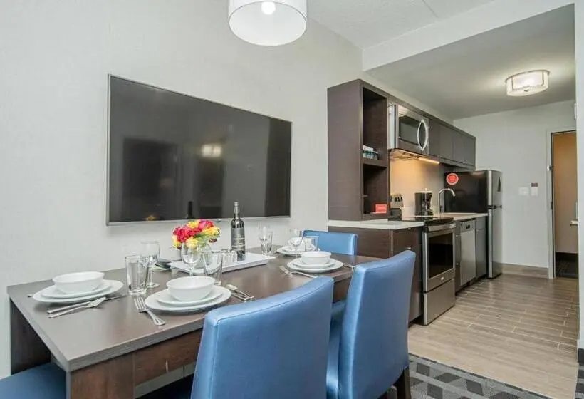 Suite Queen Bed, Towneplace Suites By Marriott Brantford And Conference Centre