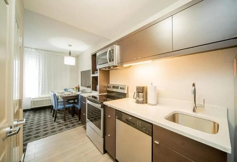 Suite Queen Bed, Towneplace Suites By Marriott Brantford And Conference Centre