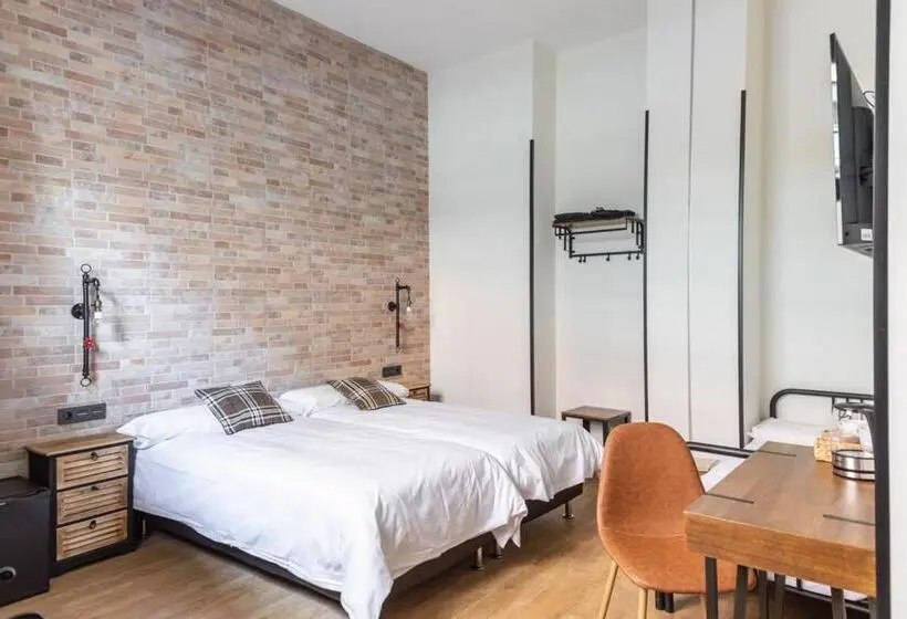 Standard Kolmen Hengen Huone, Pensión H30 Bilbao