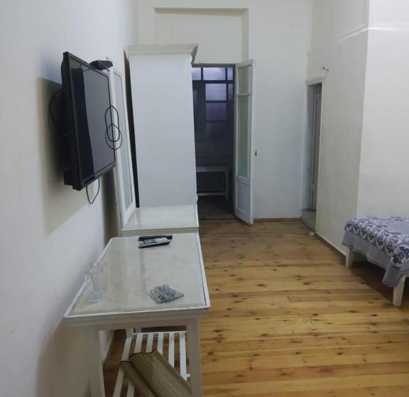 اتاق لوکس, De La Poste