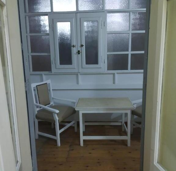 اتاق لوکس یک تخته, De La Poste