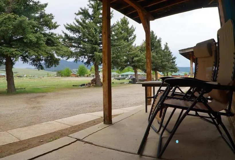 スイート, Eagle Nest Fly Shack & Lodge
