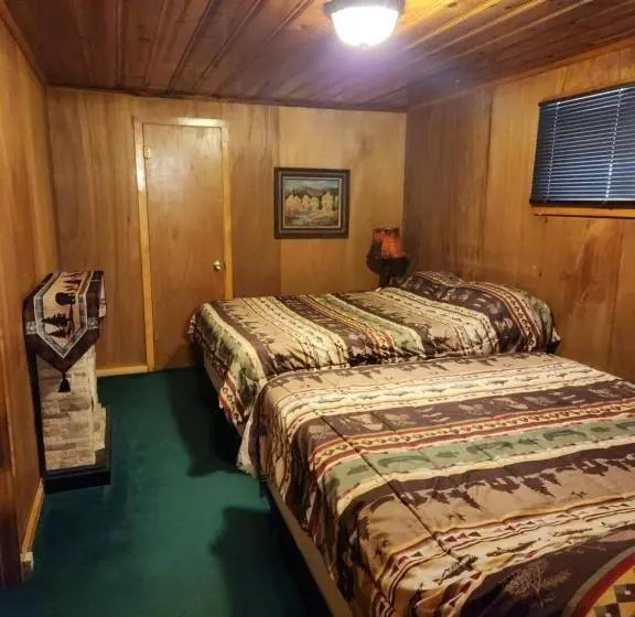 スイート, Eagle Nest Fly Shack & Lodge