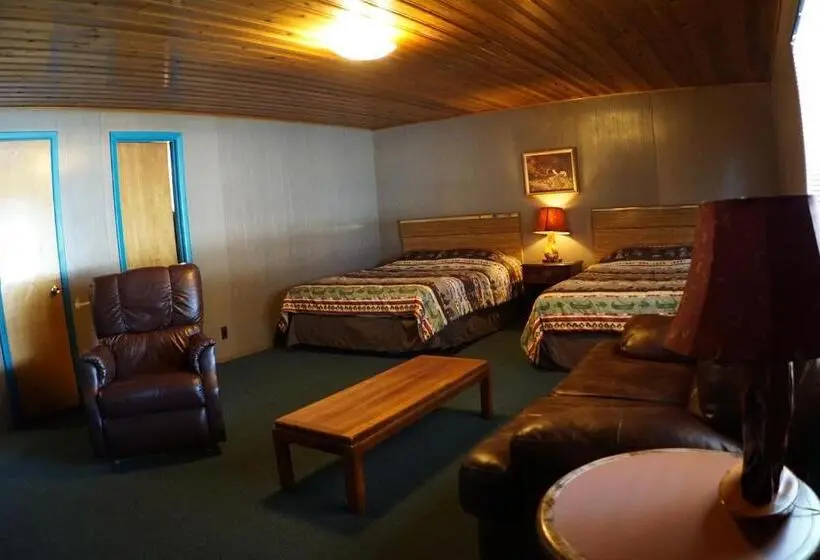 スタンダードスタジオ, Eagle Nest Fly Shack & Lodge