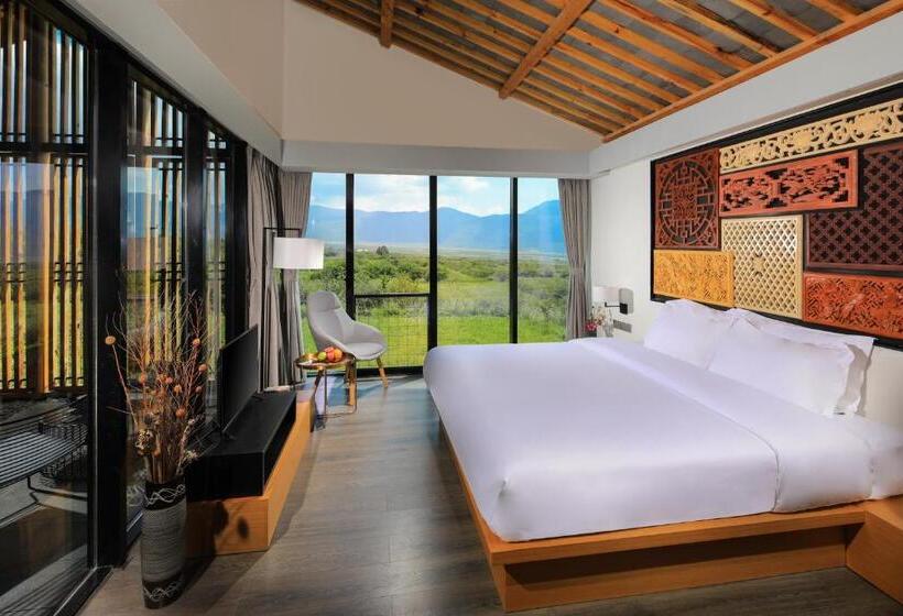 سوییت لوکس, The Rock