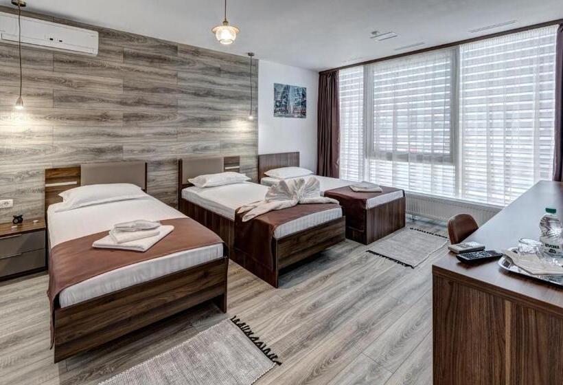 디럭스 트리플 룸, Pensiune Pavo