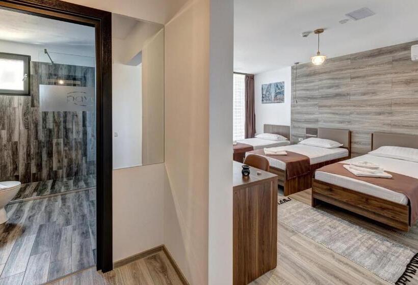 디럭스 트리플 룸, Pensiune Pavo