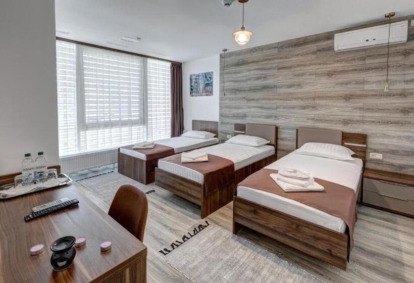 디럭스 트리플 룸, Pensiune Pavo