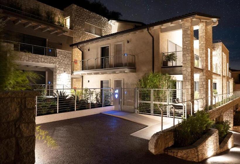 Standard studio with lake view, Sunset Residence