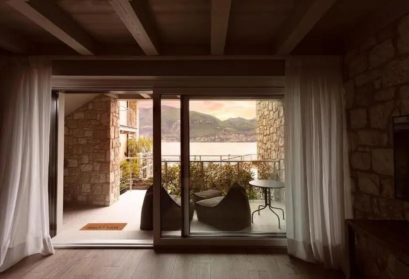 Standard studio with lake view, Sunset Residence