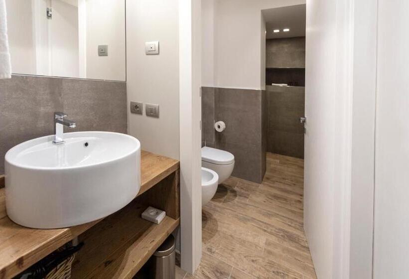 Standard studio with lake view, Sunset Residence