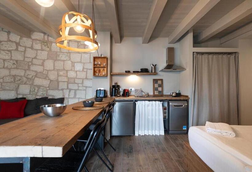 Standard studio with lake view, Sunset Residence