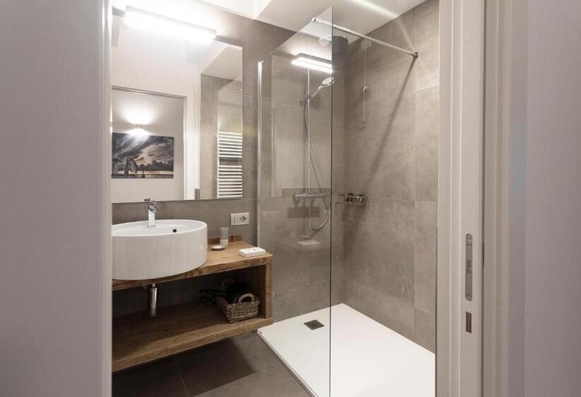 1 Bedroom Apartment Lake View, Sunset Residence