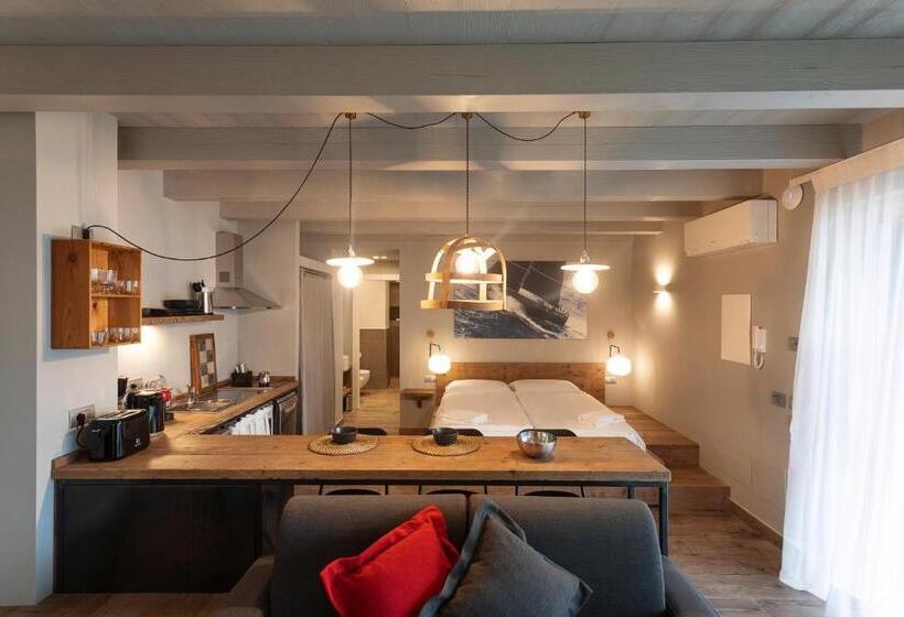 Standard studio with lake view, Sunset Residence