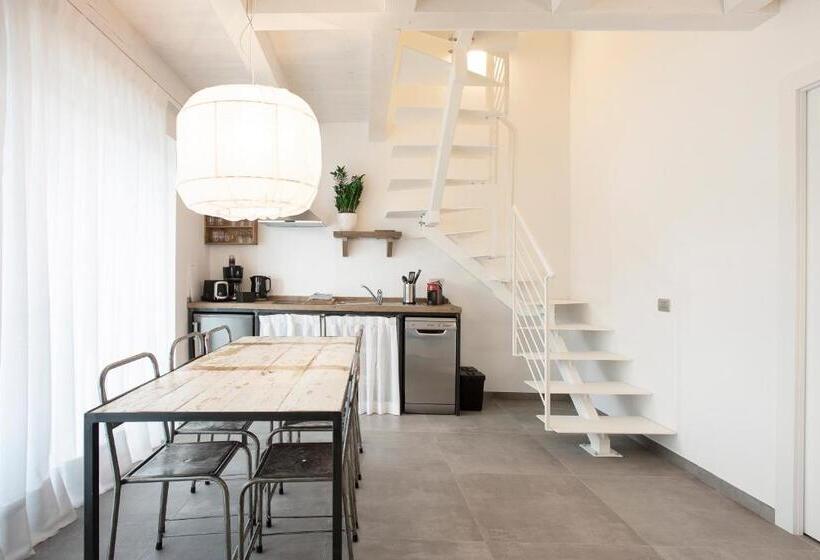 2 Bedrooms Apartment Lake View, Sunset Residence