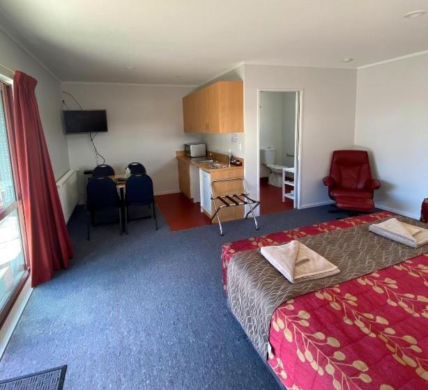 Студия Стандарт, Adventure Lodge And Motels And Tongariro Crossing Track Transport