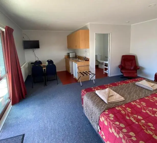 スタンダードスタジオ, Adventure Lodge And Motels And Tongariro Crossing Track Transport