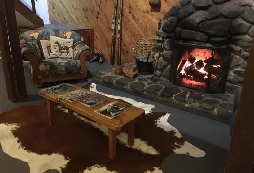 浴室共有のエコノミールーム, Adventure Lodge And Motels And Tongariro Crossing Track Transport