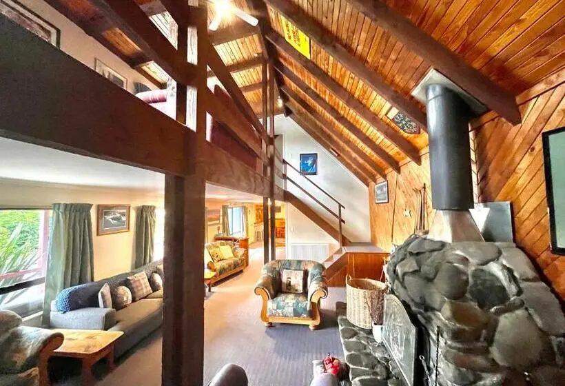 浴室共有のエコノミールーム, Adventure Lodge And Motels And Tongariro Crossing Track Transport